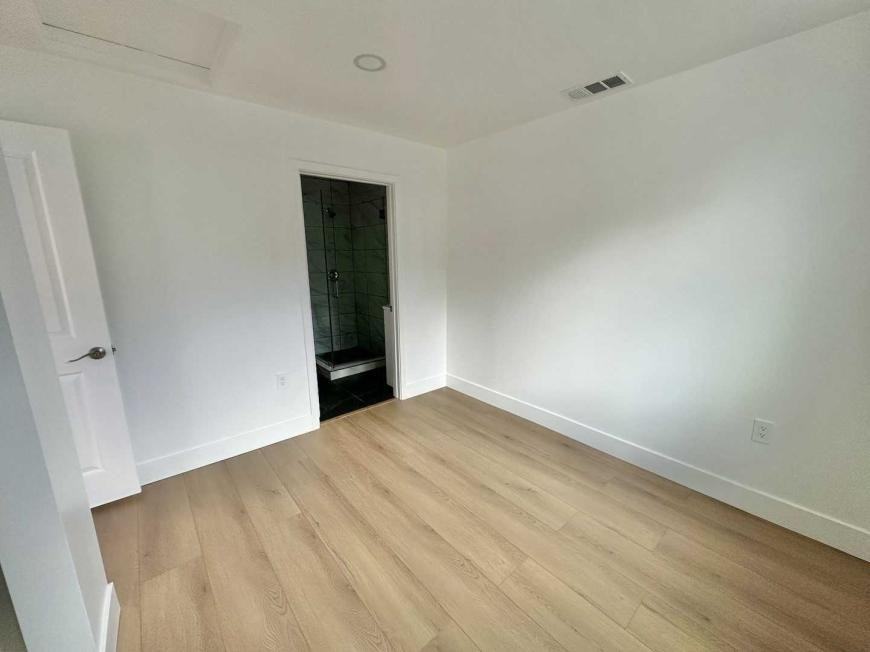 1123 S Crest Dr - Photo 4 of 10