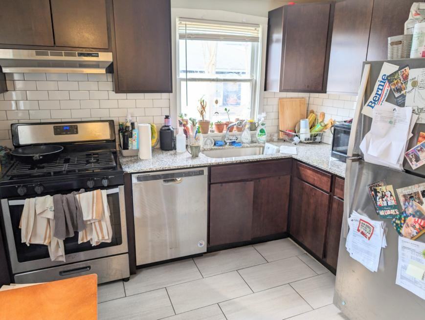 1716 Brown Ave - Photo 2 of 10