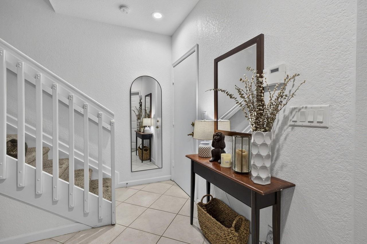 13433 Georgian Ct - Photo 2 of 24