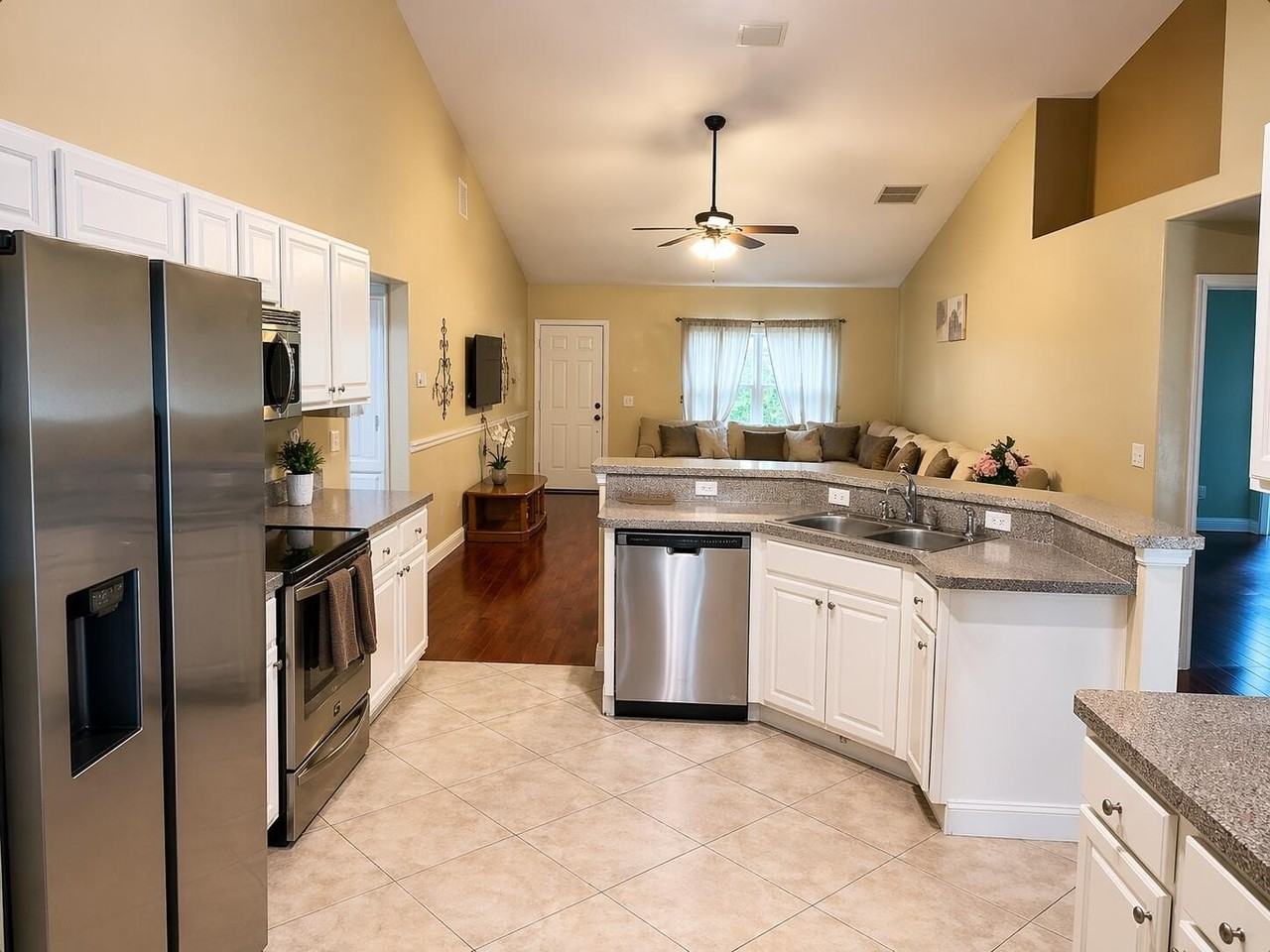 2256 Sw Franklin St - Photo 2 of 17