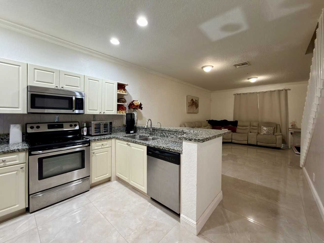 1431 Nw 36th Way - Photo 3 of 31