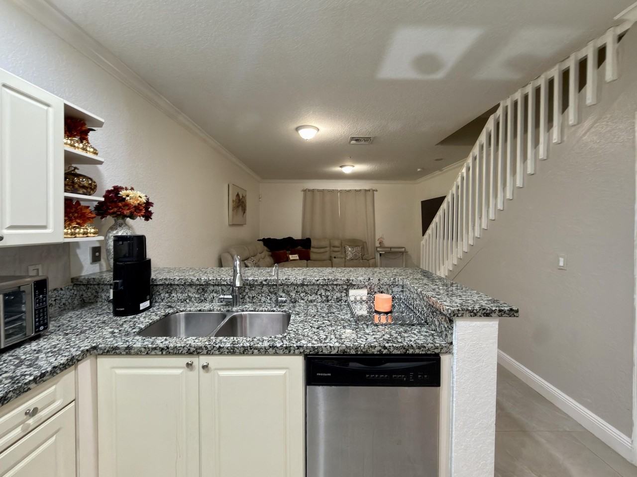 1431 Nw 36th Way - Photo 5 of 31