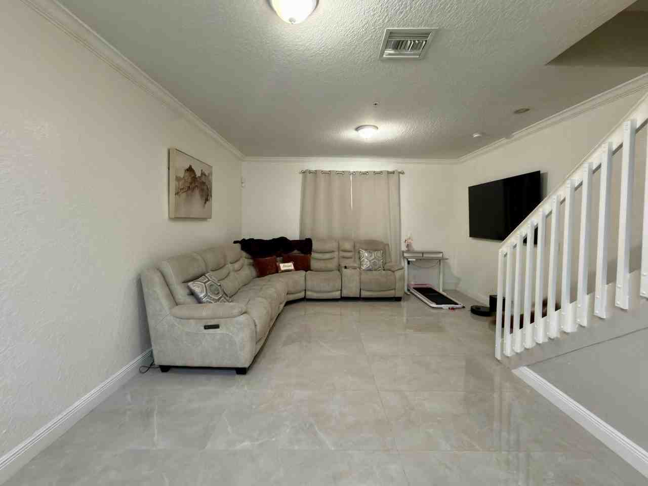 1431 Nw 36th Way - Photo 6 of 31