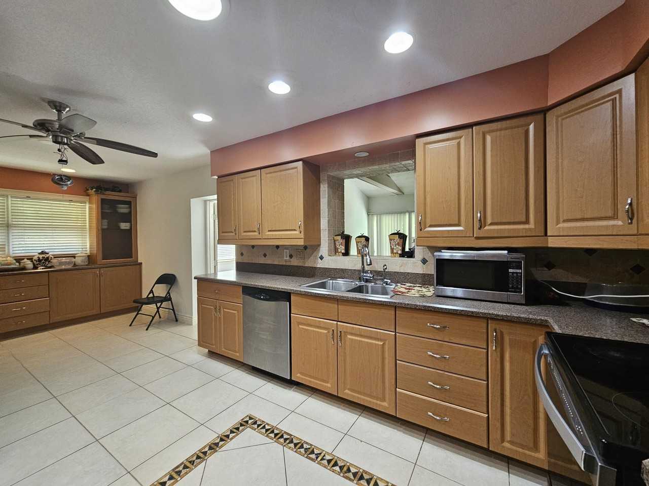 286 Ne Brunson Ct - Photo 5 of 29