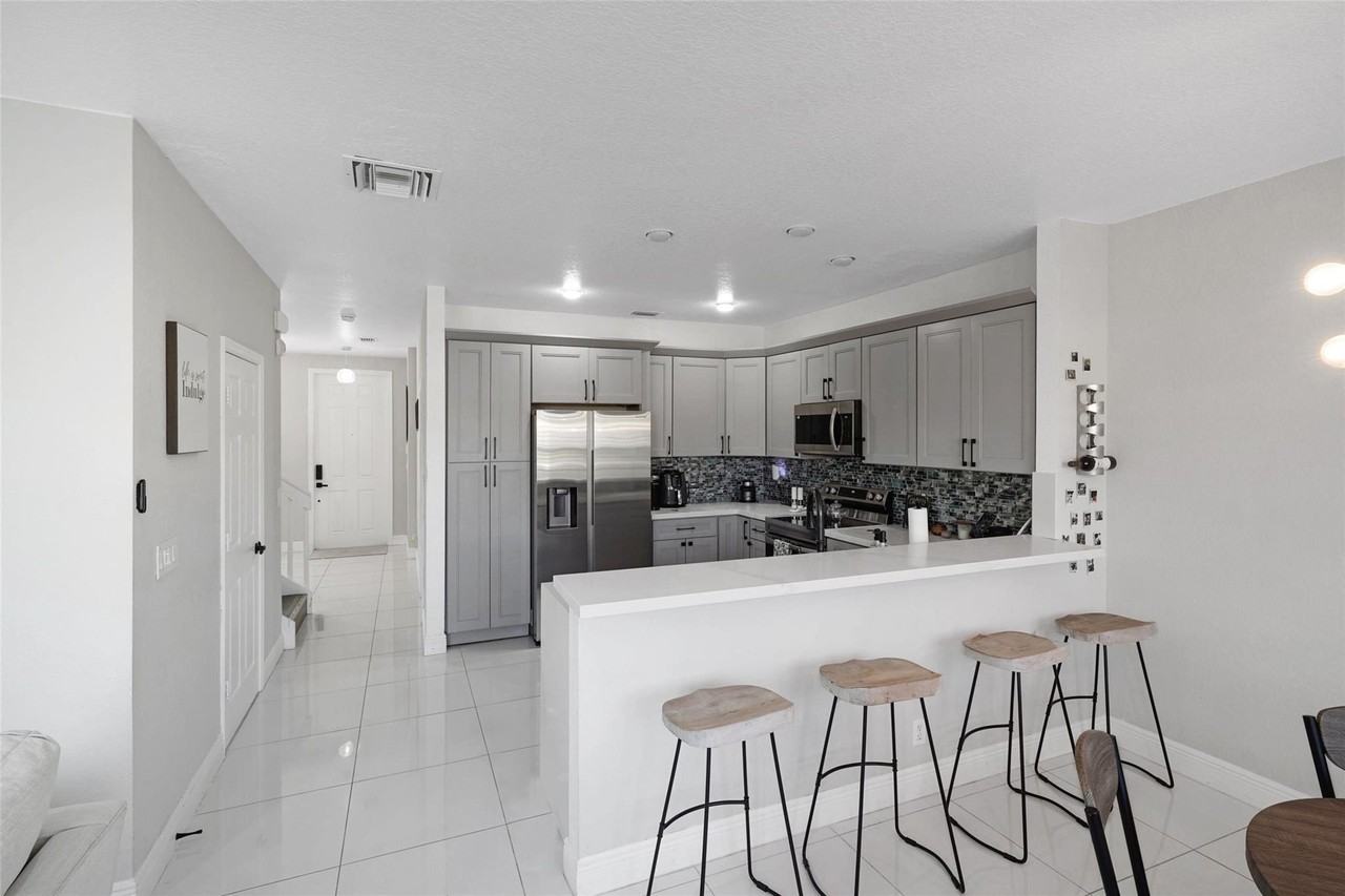 3220 Nw 32nd Ter - Photo 3 of 31