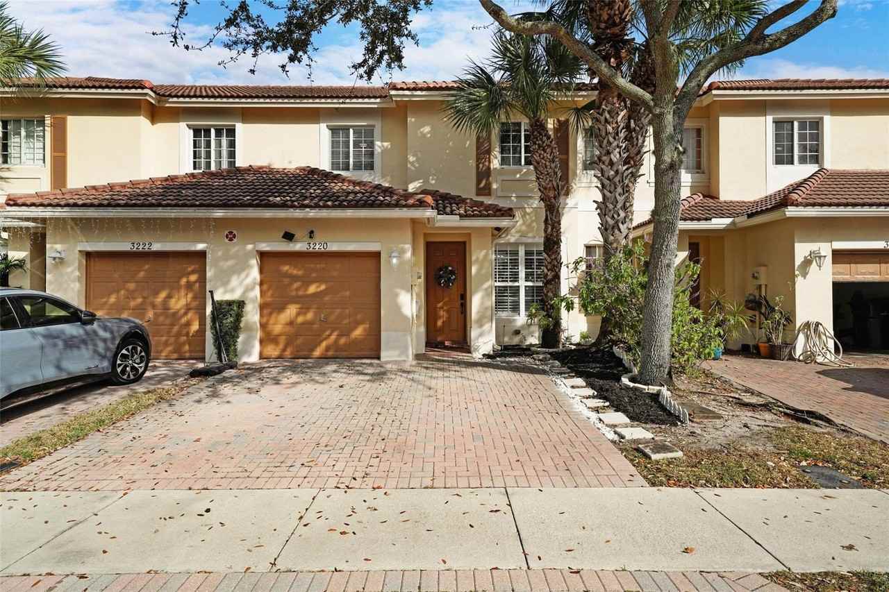 3220 Nw 32nd Ter - Photo 4 of 31