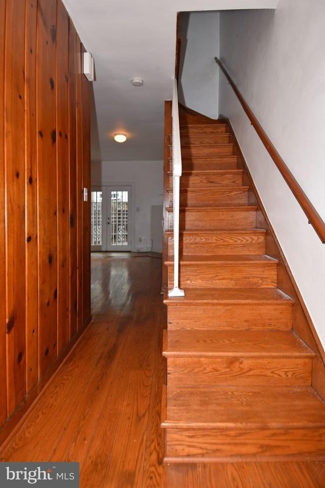 915 Hughes Mews Nw - Photo 2 of 11