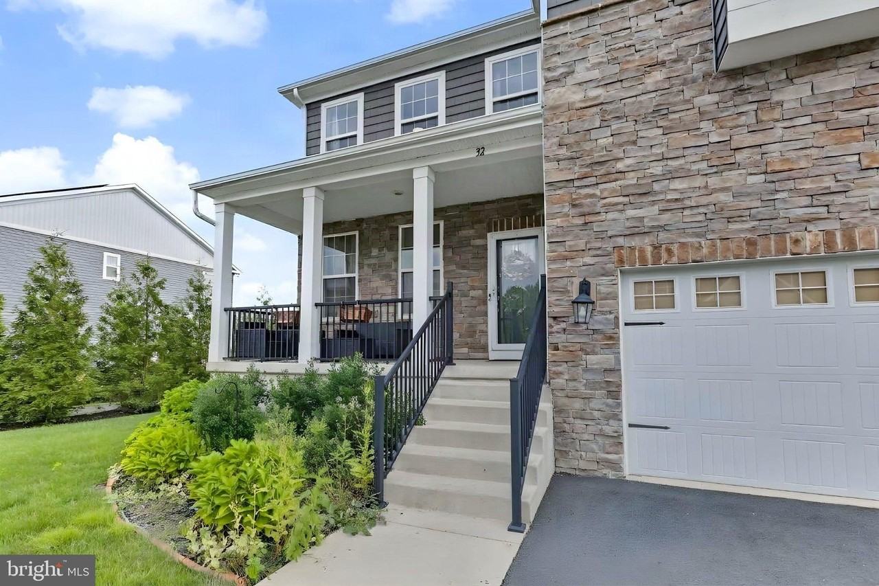 32 Westmont Dr - Photo 5 of 50