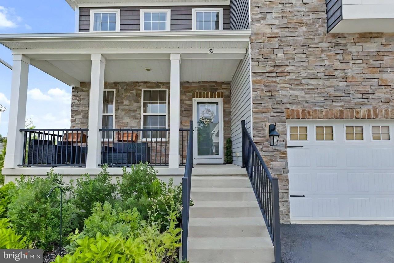 32 Westmont Dr - Photo 6 of 50