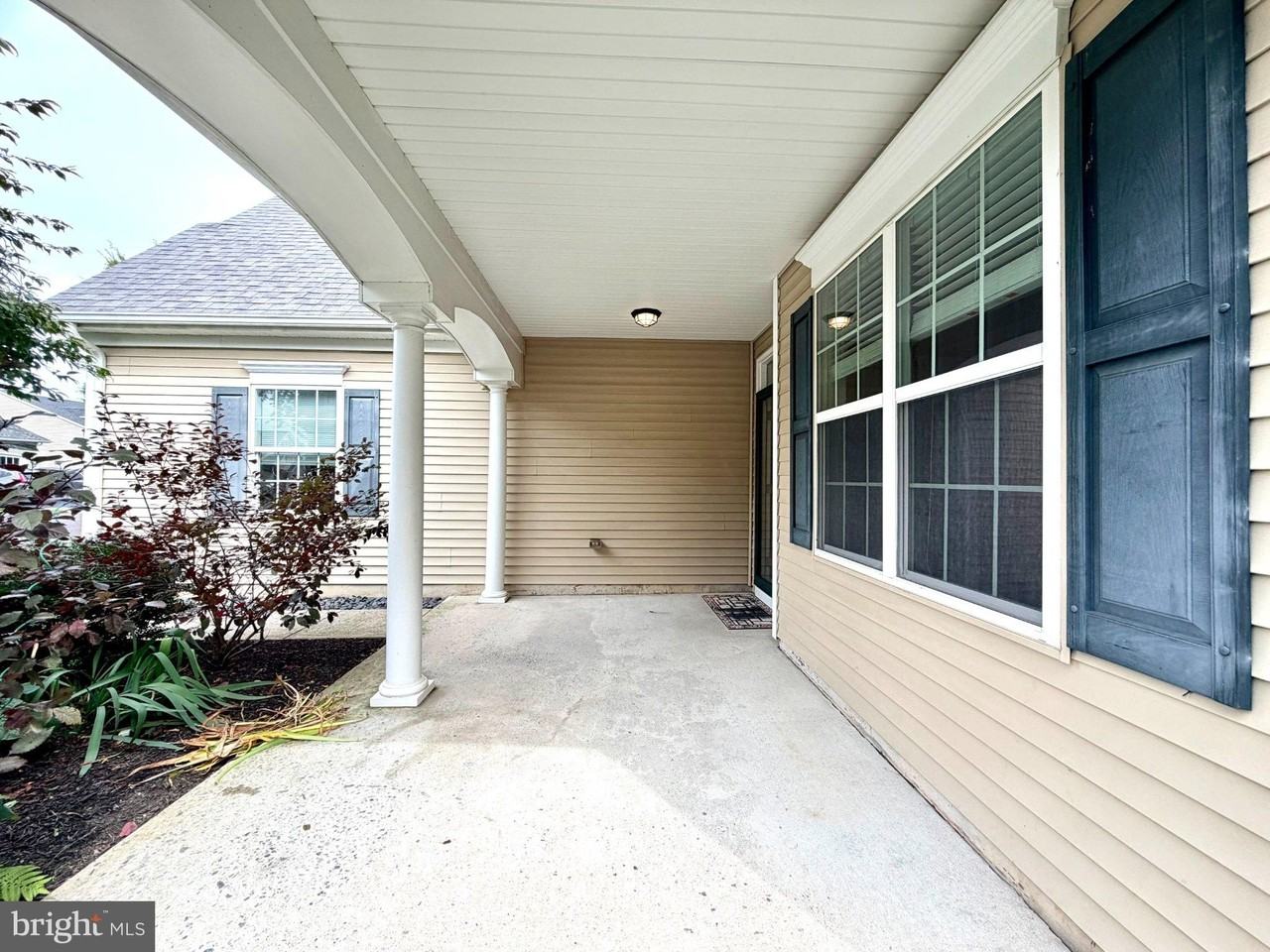 37 Murano Dr - Photo 2 of 27
