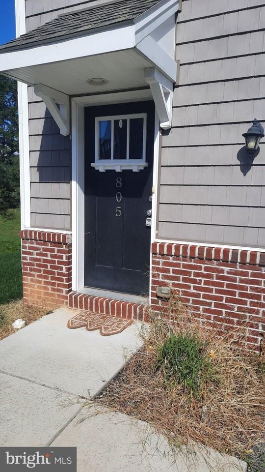 805 Admirals Quay Dr - Photo 2 of 16