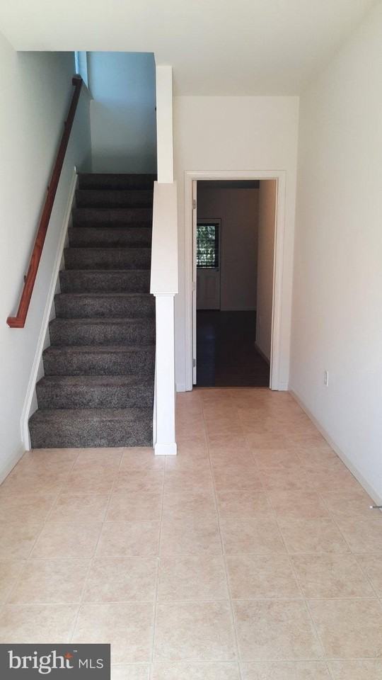 805 Admirals Quay Dr - Photo 3 of 16