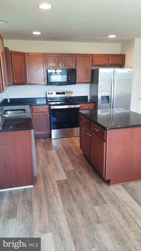 805 Admirals Quay Dr - Photo 7 of 16