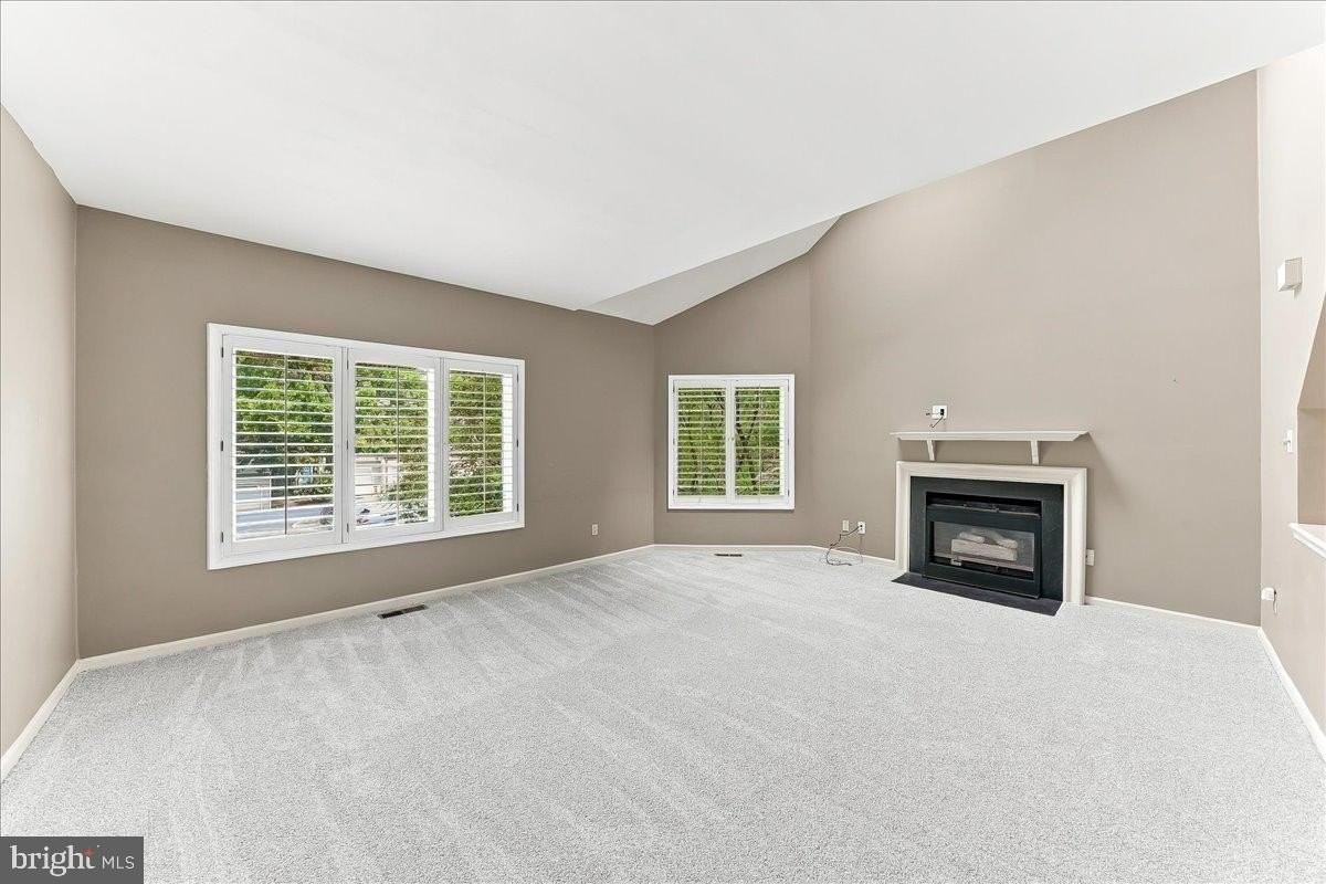 400 Wooded Way - Photo 3 of 26