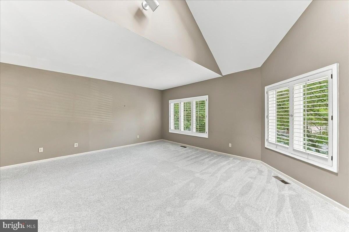 400 Wooded Way - Photo 4 of 26