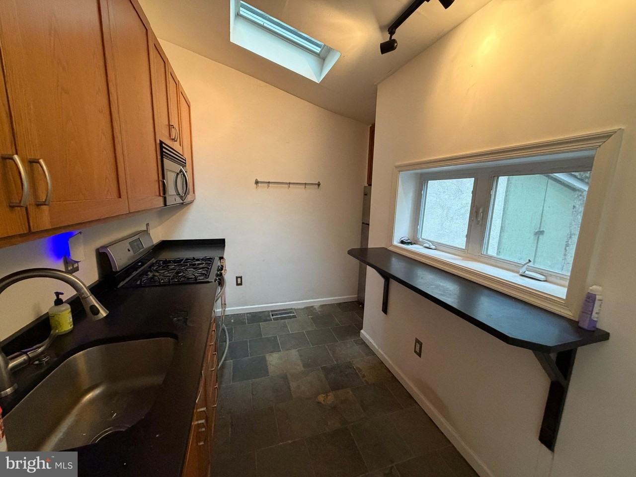 2143 E Sergeant St - Photo 2 of 19