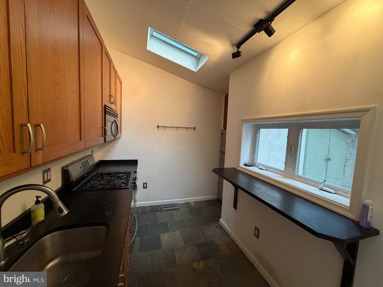 2143 E Sergeant St - Photo 3 of 19