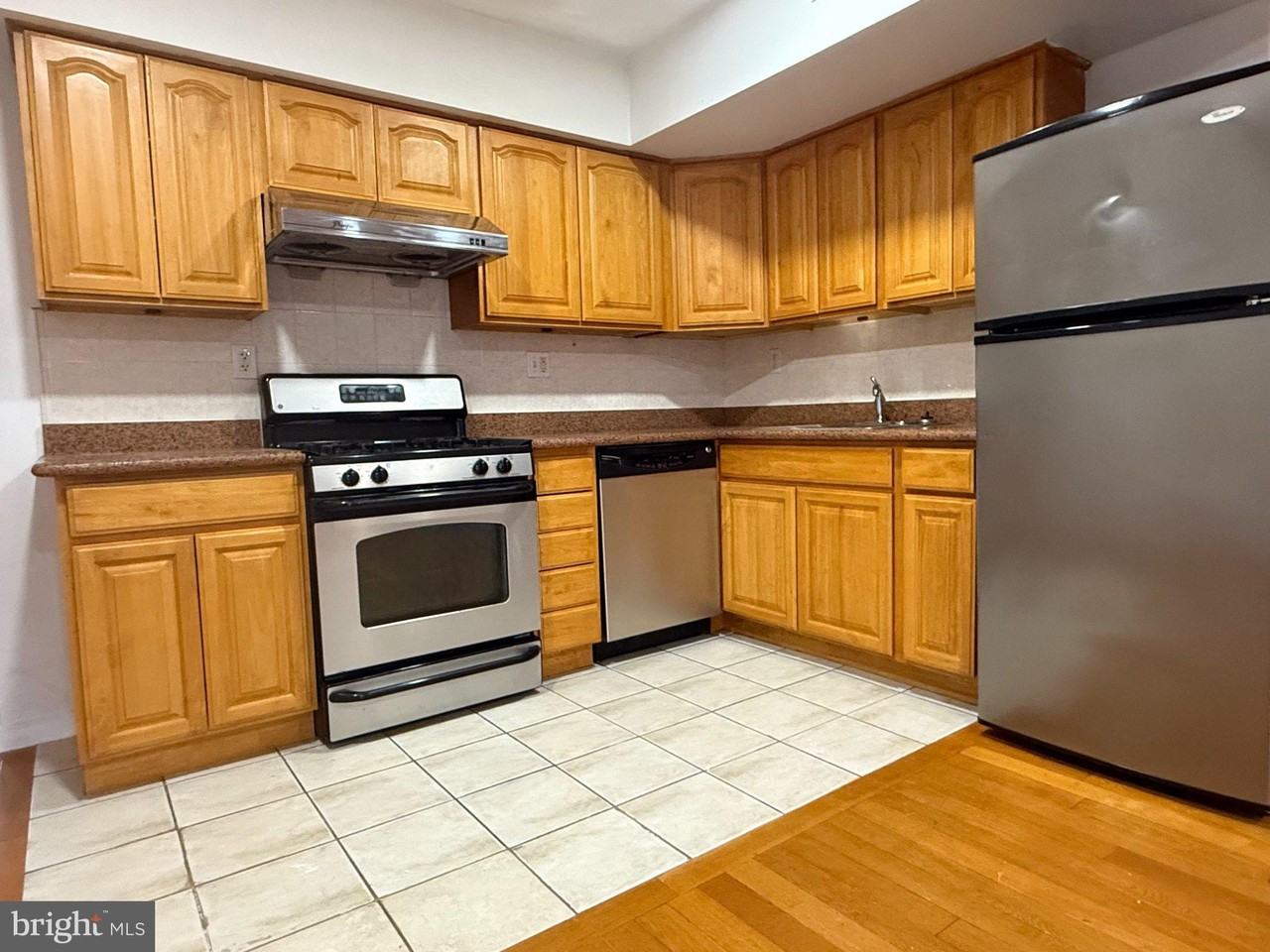 455 N 12th St #C - Photo 3 of 21