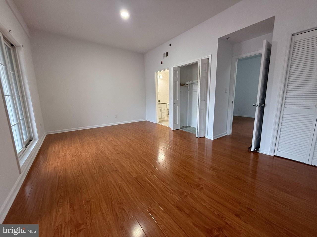 455 N 12th St #C - Photo 4 of 21