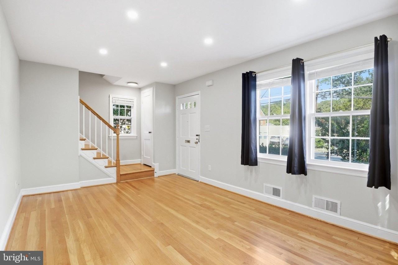 1216 S Columbus St - Photo 4 of 26