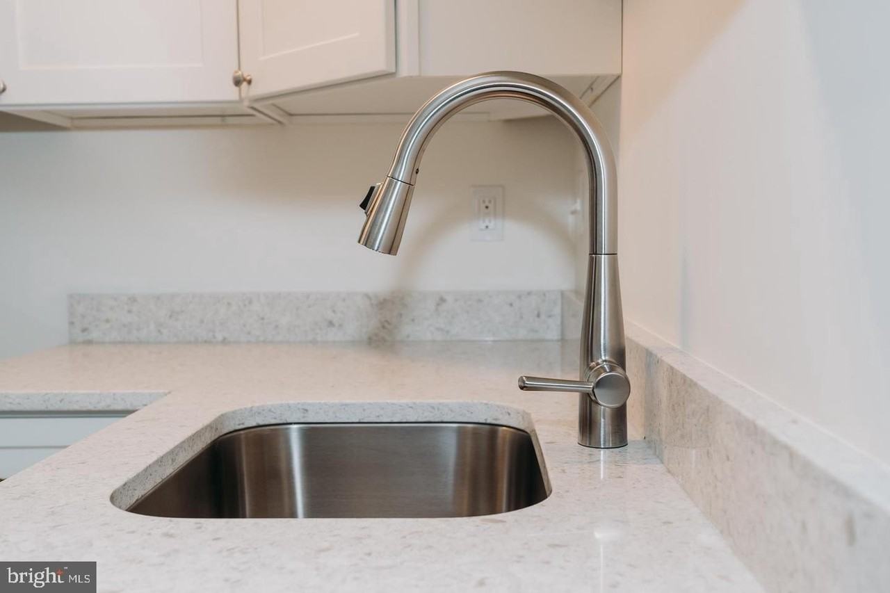 380 Broadview Ave #5 - Photo 2 of 10