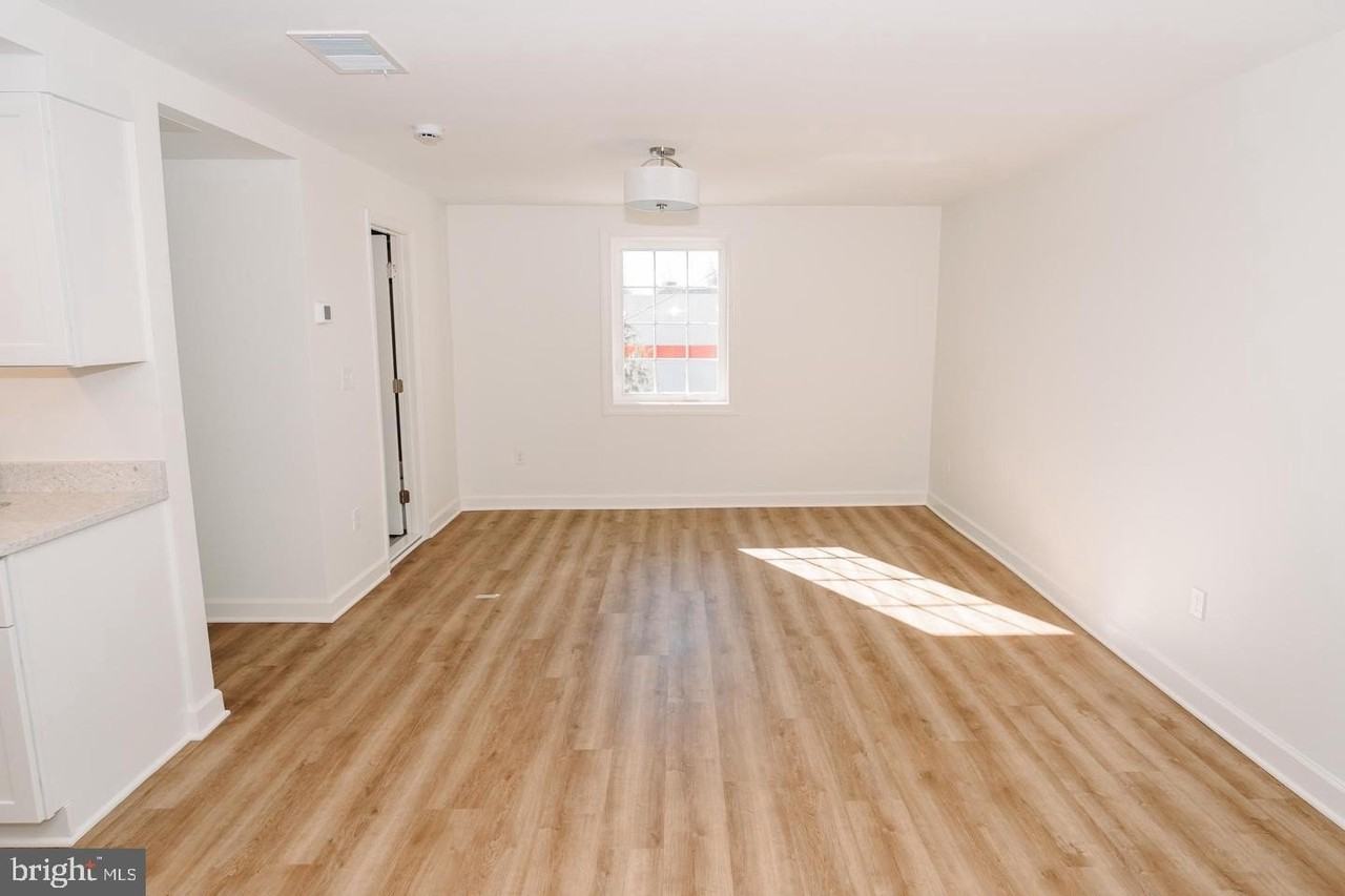 380 Broadview Ave #5 - Photo 5 of 10