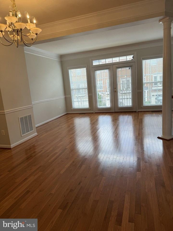 21958 Windy Oaks Sq - Photo 2 of 29