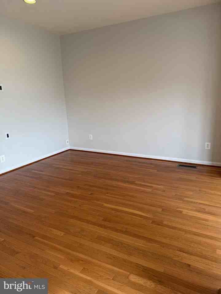 21958 Windy Oaks Sq - Photo 7 of 29