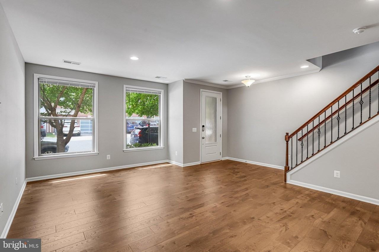 42274 Hampton Woods Ter - Photo 2 of 22