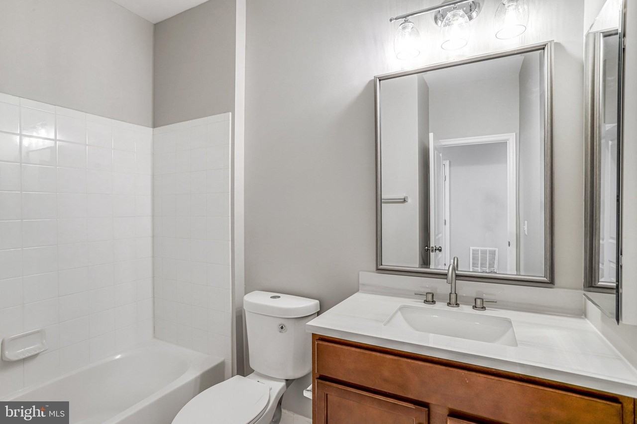 42274 Hampton Woods Ter - Photo 3 of 22