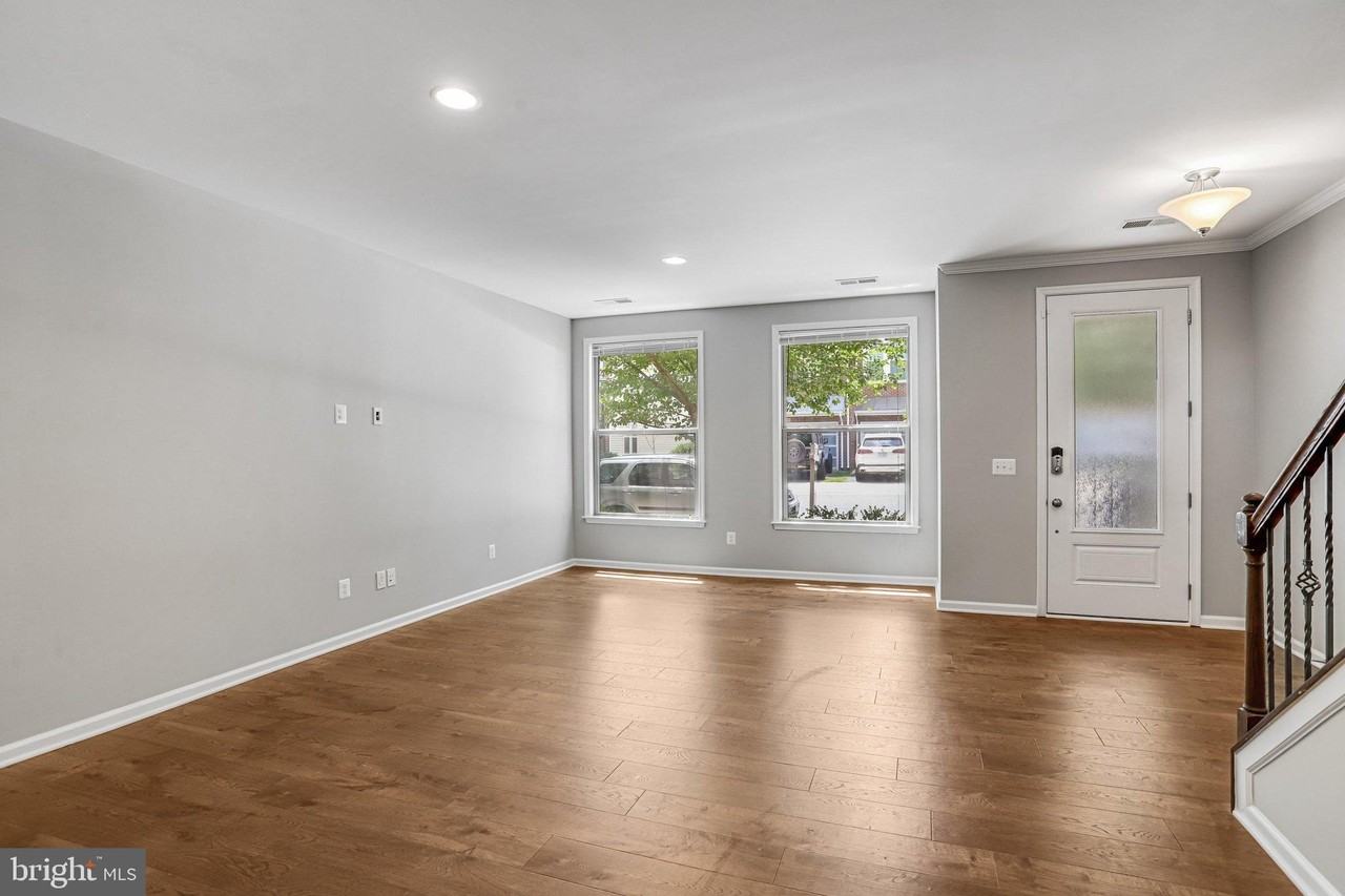 42274 Hampton Woods Ter - Photo 4 of 22