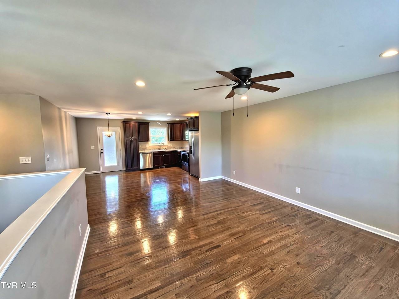 375 Ridgeway Rd - Photo 7 of 26