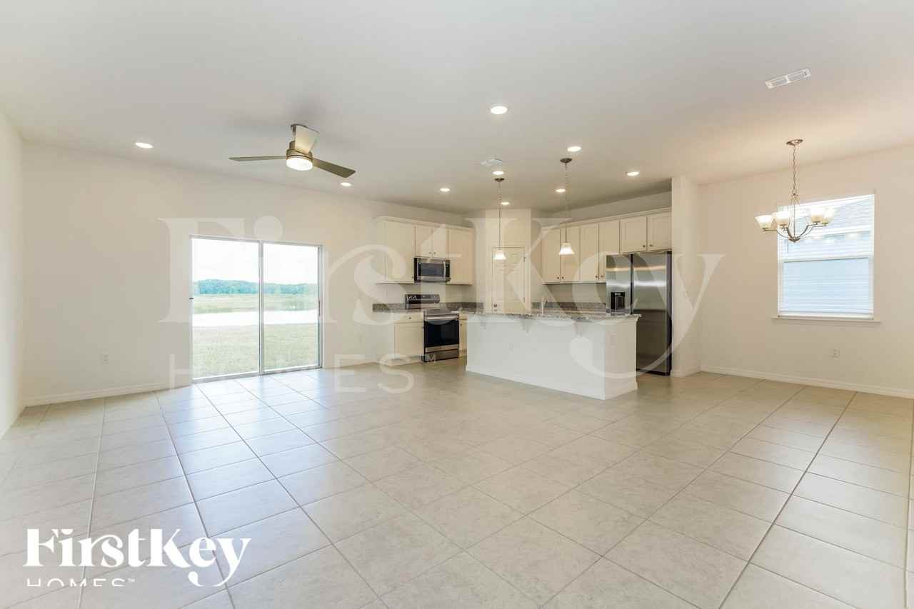 1606 Isleta Loop - Photo 4 of 17
