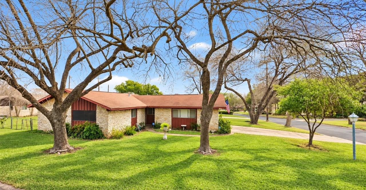 10601 Walnut Bend Dr - Photo 2 of 20