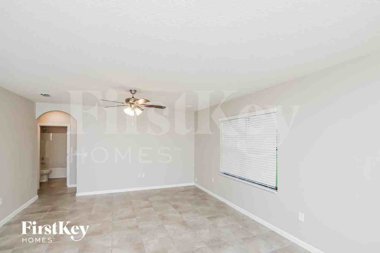 681 Old Country Rd Se - Photo 3 of 16