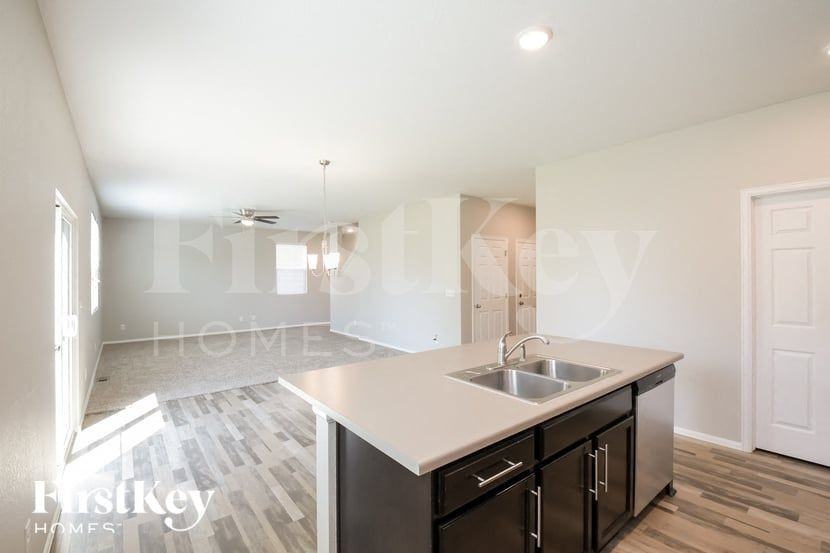 1958 Ruby Ct - Photo 5 of 15