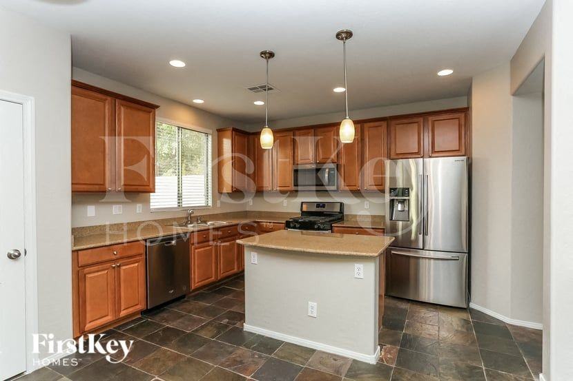 10407 Poplar Park Ave - Photo 5 of 15