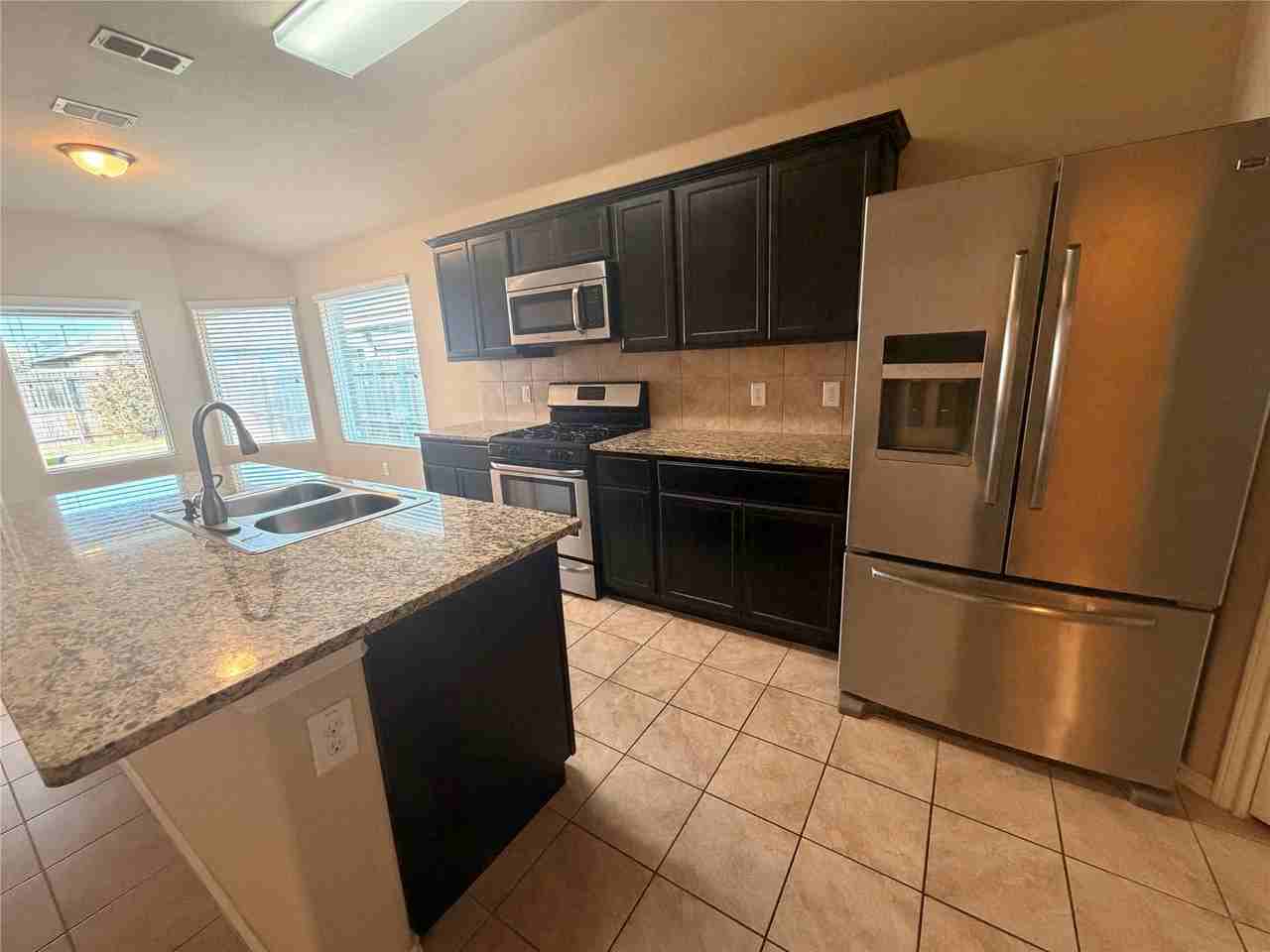 6320 Sails St - Photo 4 of 19