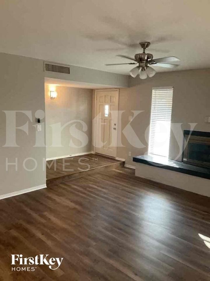 3842 W Cheryl Dr - Photo 2 of 10