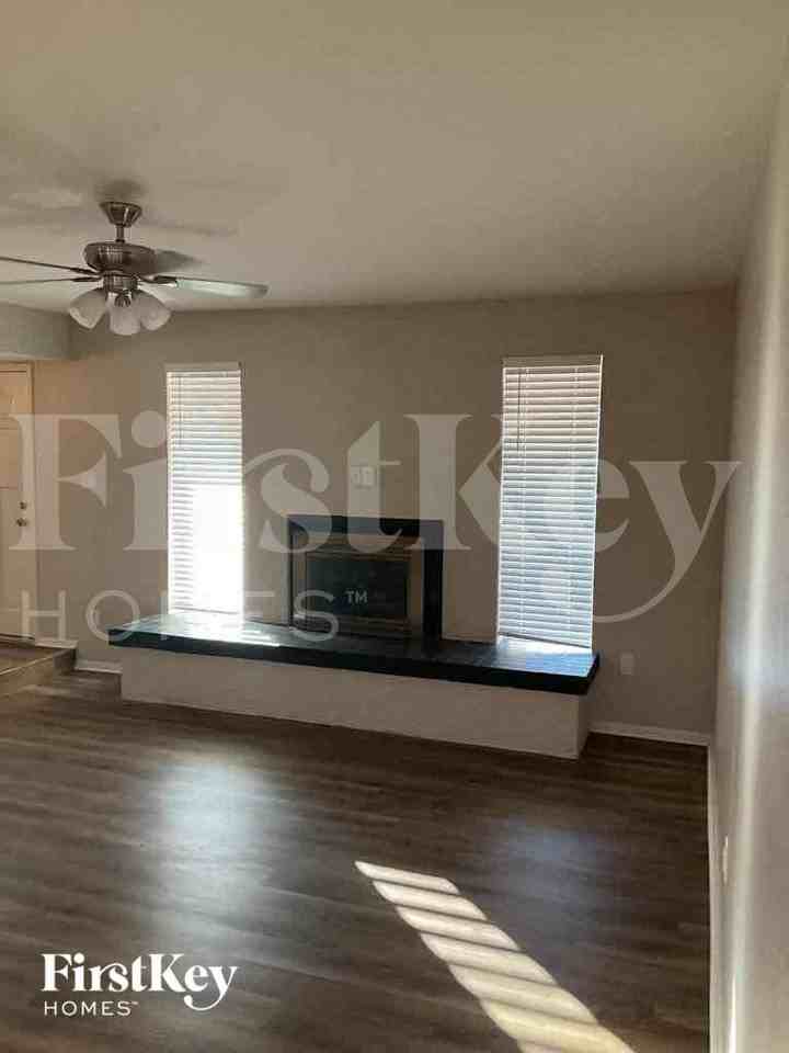 3842 W Cheryl Dr - Photo 3 of 10