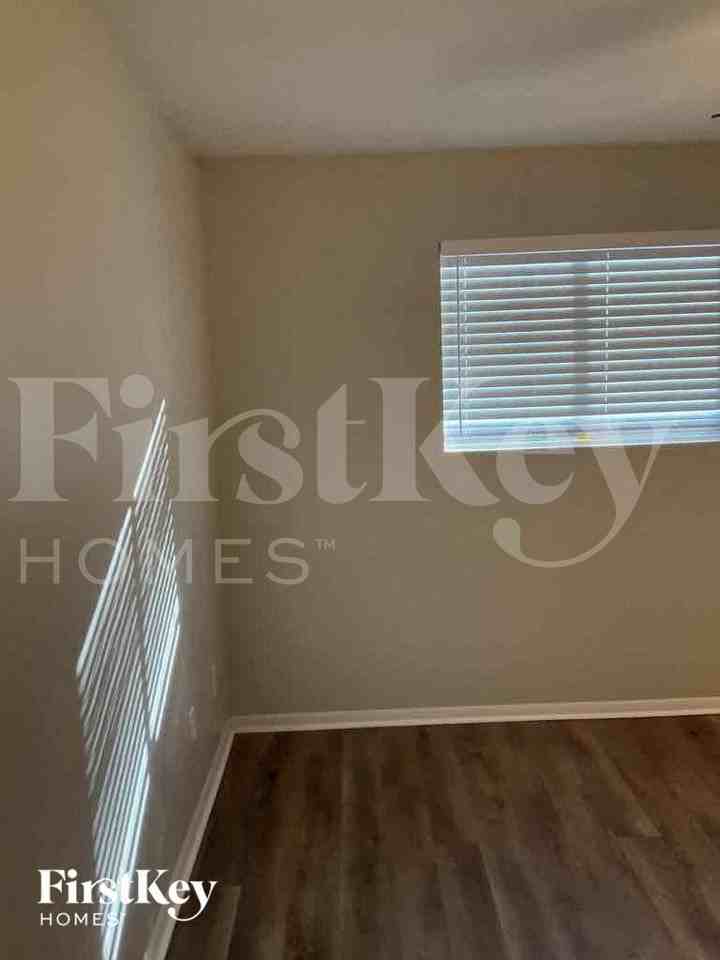 3842 W Cheryl Dr - Photo 6 of 10