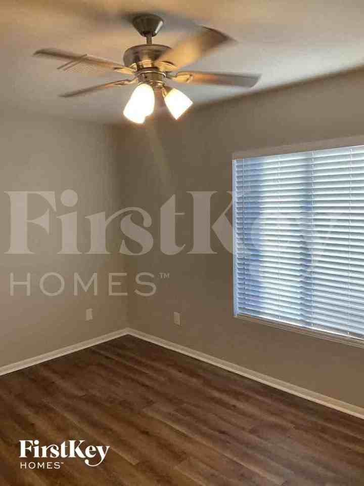 3842 W Cheryl Dr - Photo 7 of 10