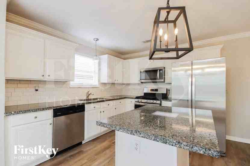 2422 Sherwood Hollow Ln - Photo 6 of 15