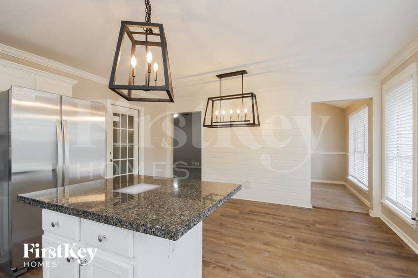 2422 Sherwood Hollow Ln - Photo 7 of 15