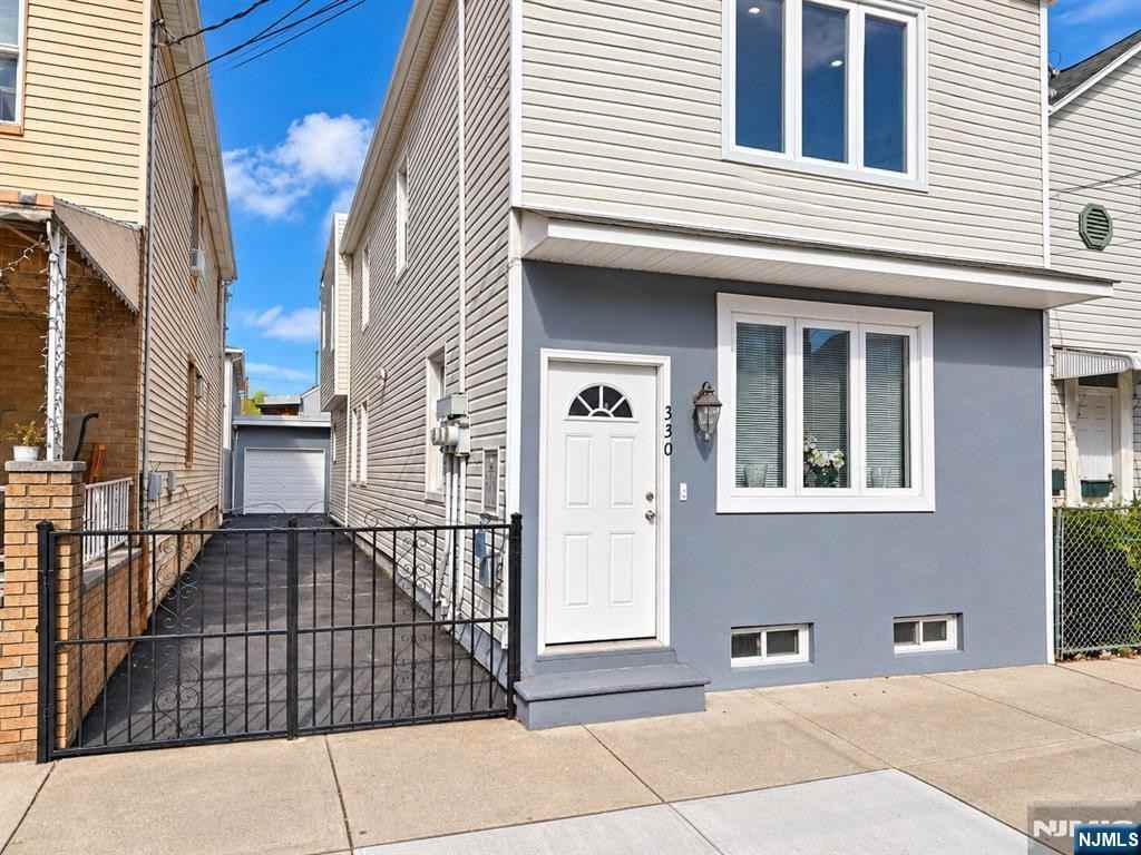 328 John St ##2nd - Photo 2 of 14