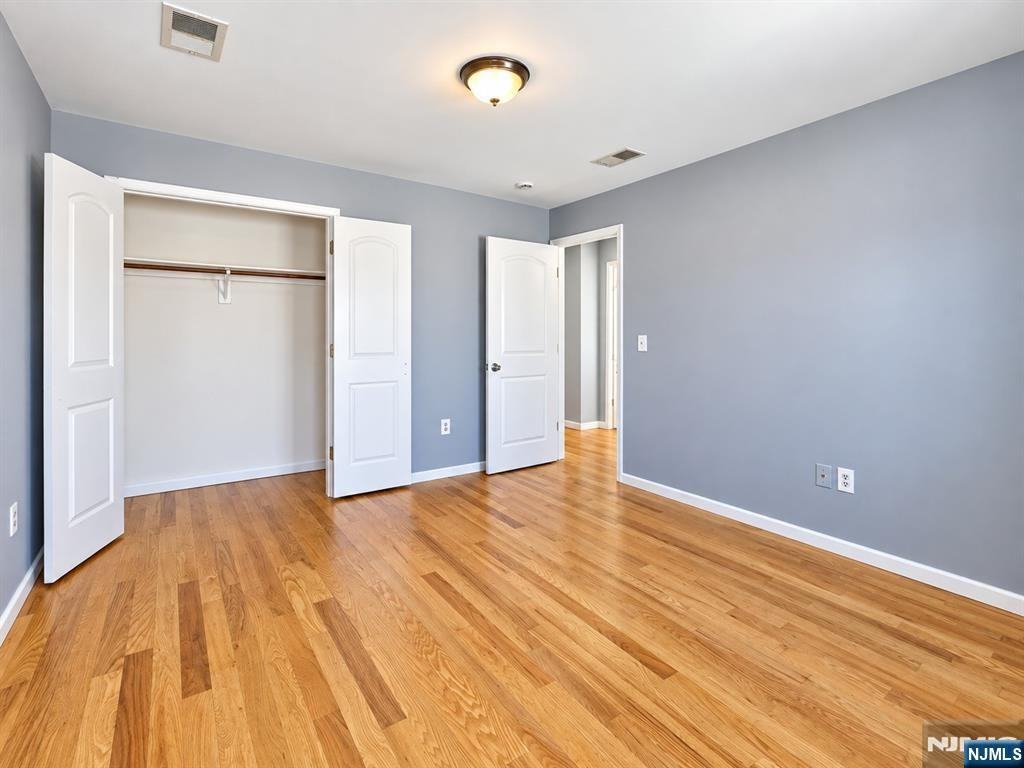 328 John St ##2nd - Photo 3 of 14