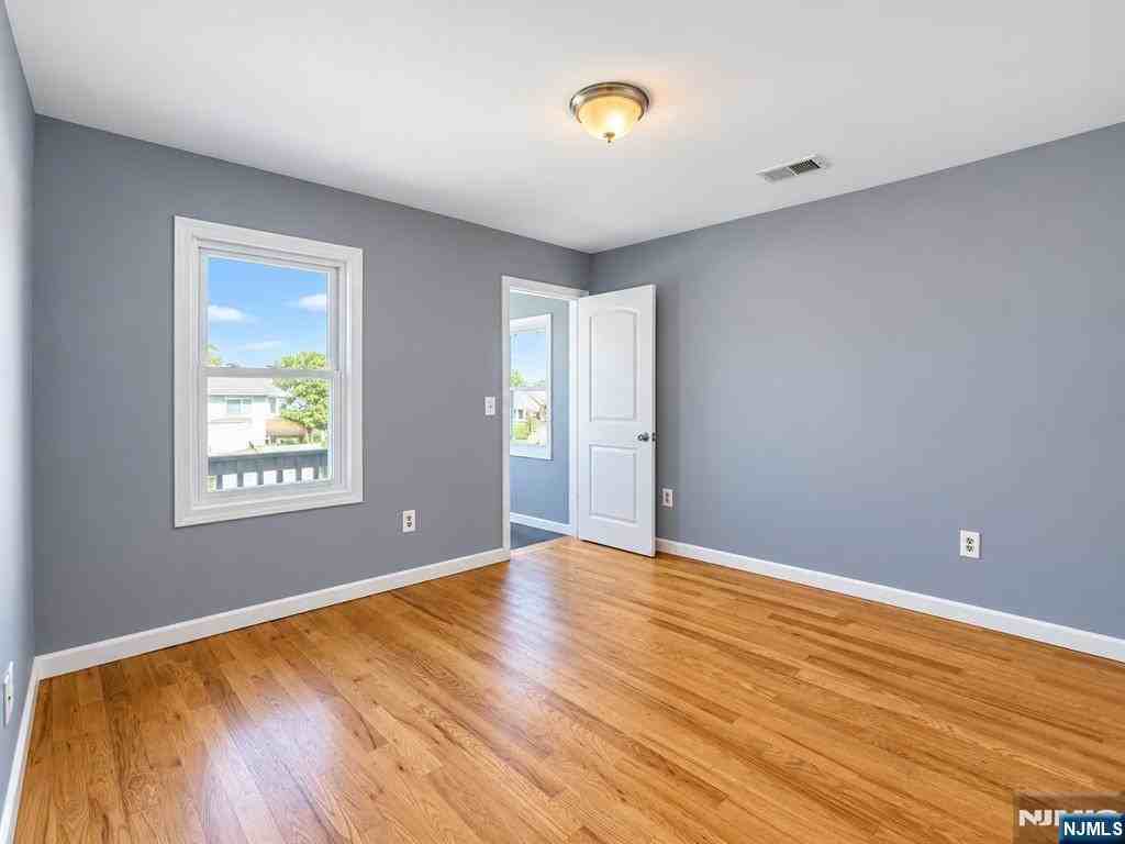 328 John St ##2nd - Photo 4 of 14