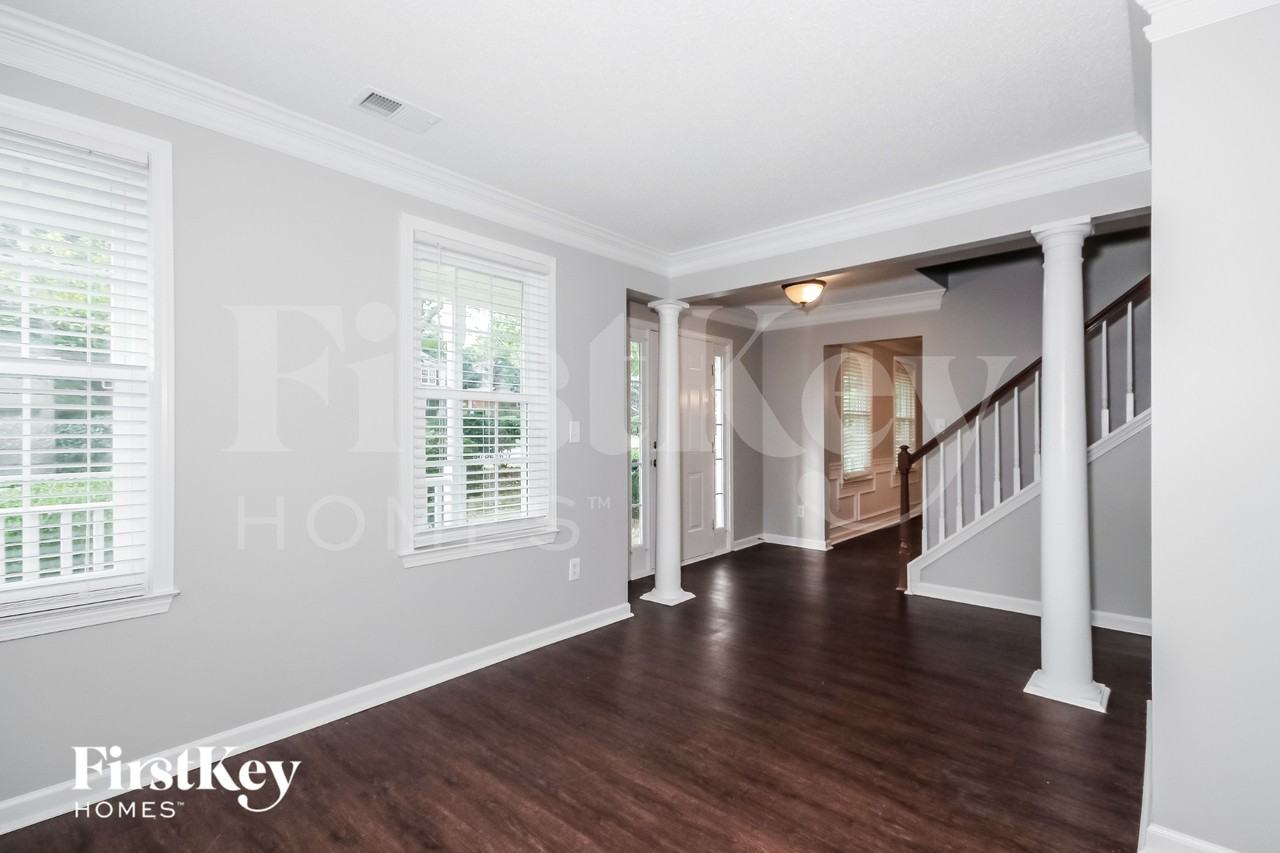 18 Muirfield Ct - Photo 3 of 15