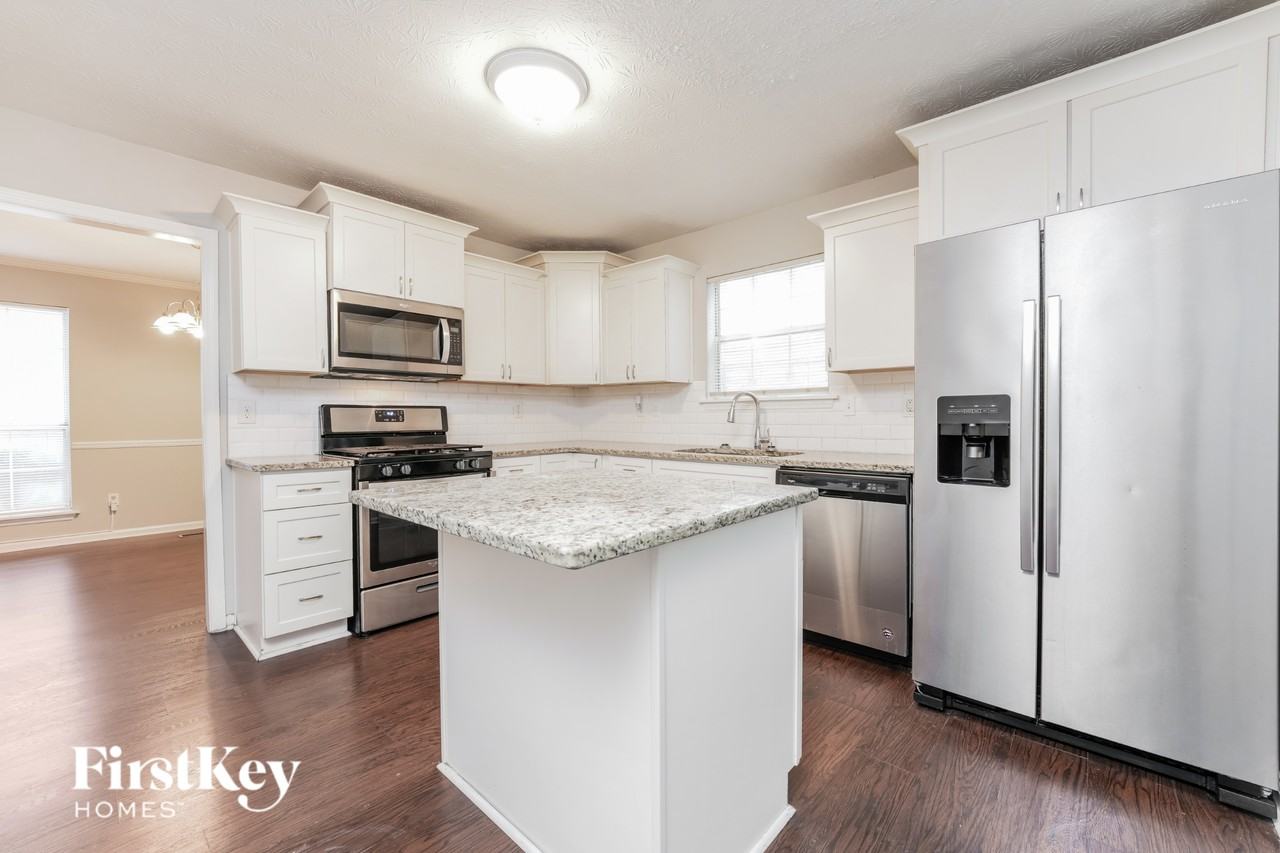 555 Sherwood Grn - Photo 5 of 16