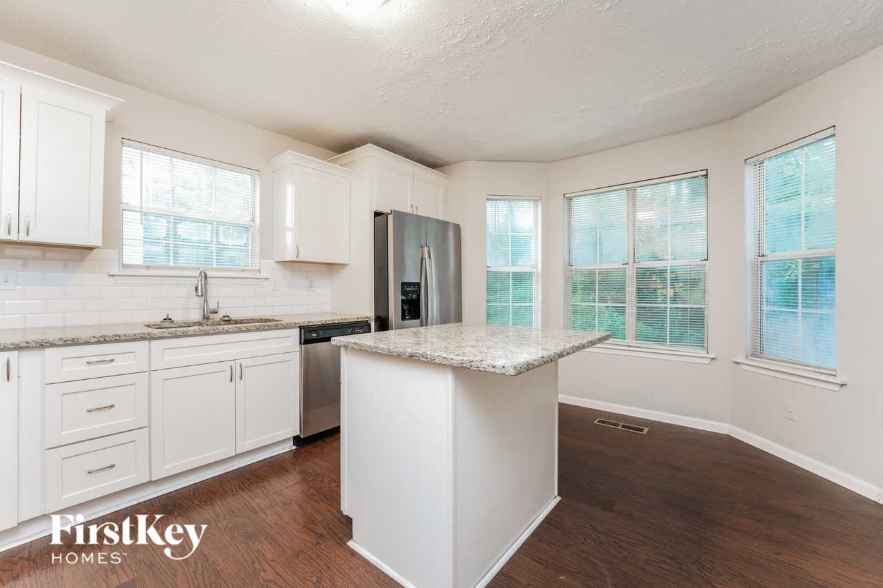 555 Sherwood Grn - Photo 6 of 16